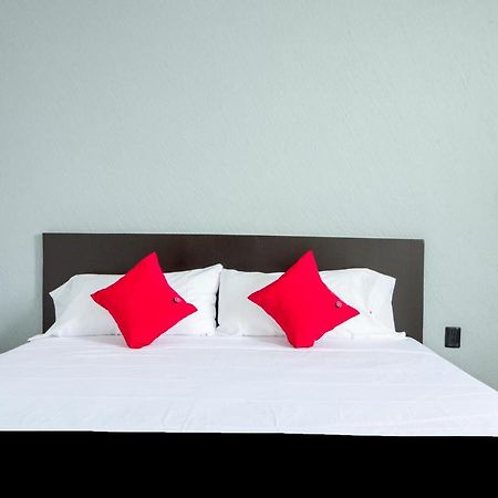 Capital O Hotel Plaza Premier Леон Экстерьер фото