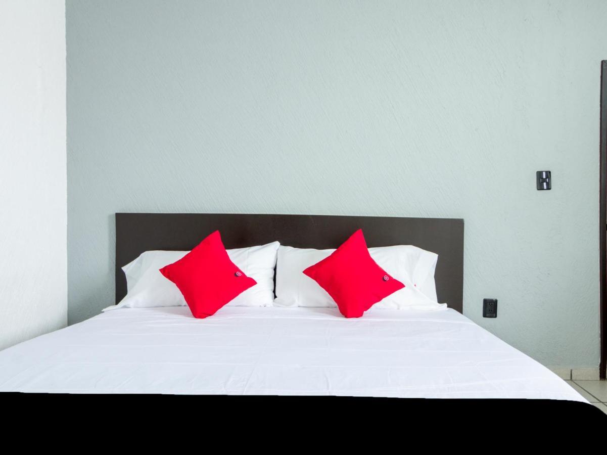 Capital O Hotel Plaza Premier Леон Экстерьер фото